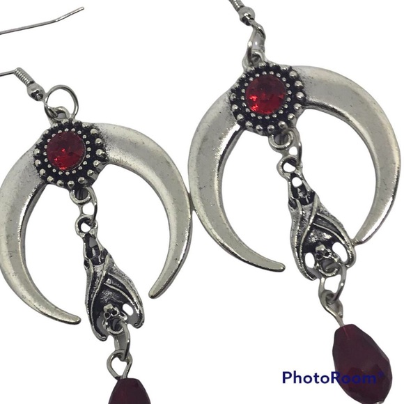 Gothic Hanging Bat & Crescent Moon / Horn Earrings goth new - Picture 3 of 4